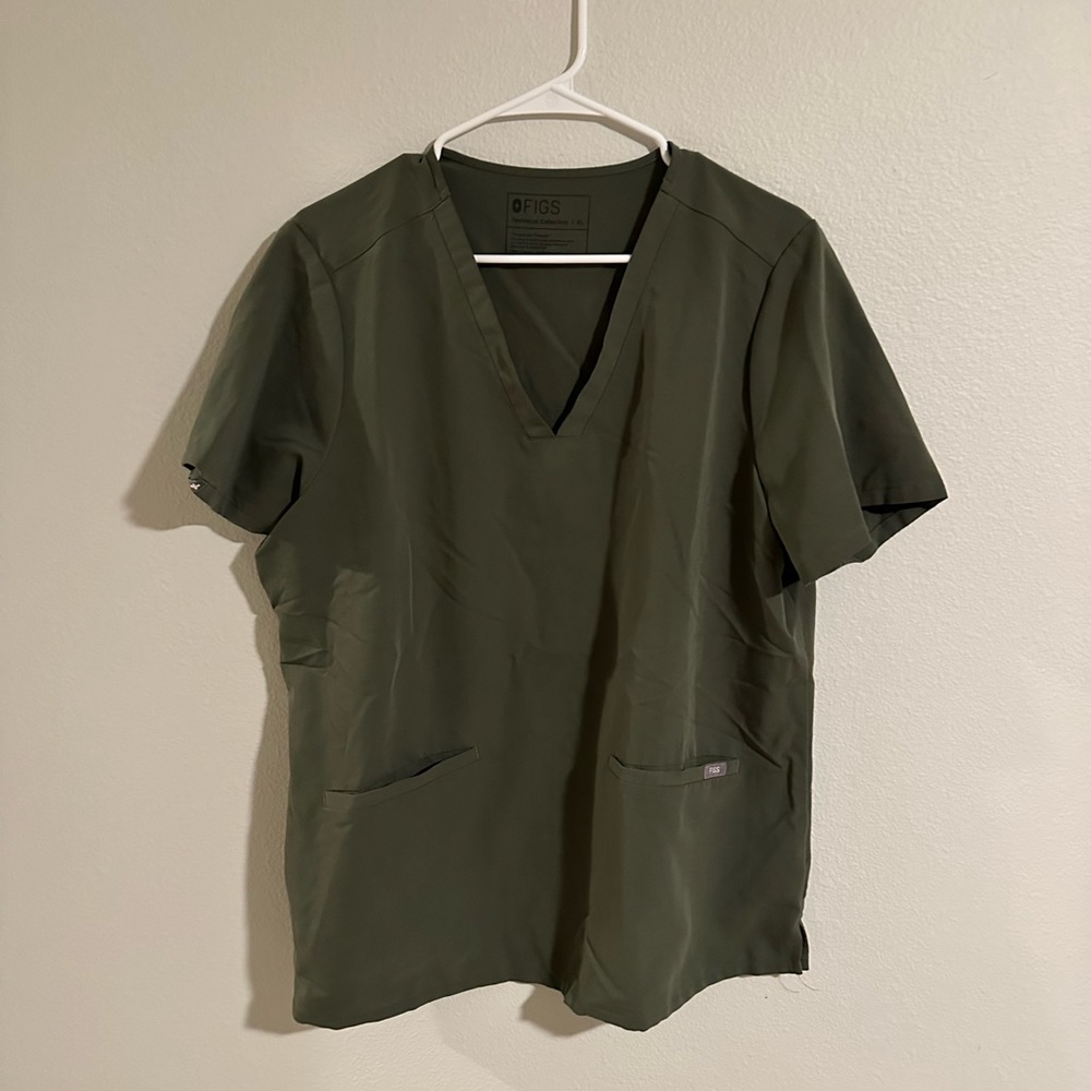 FIGS Casma scrub top in Moss Green